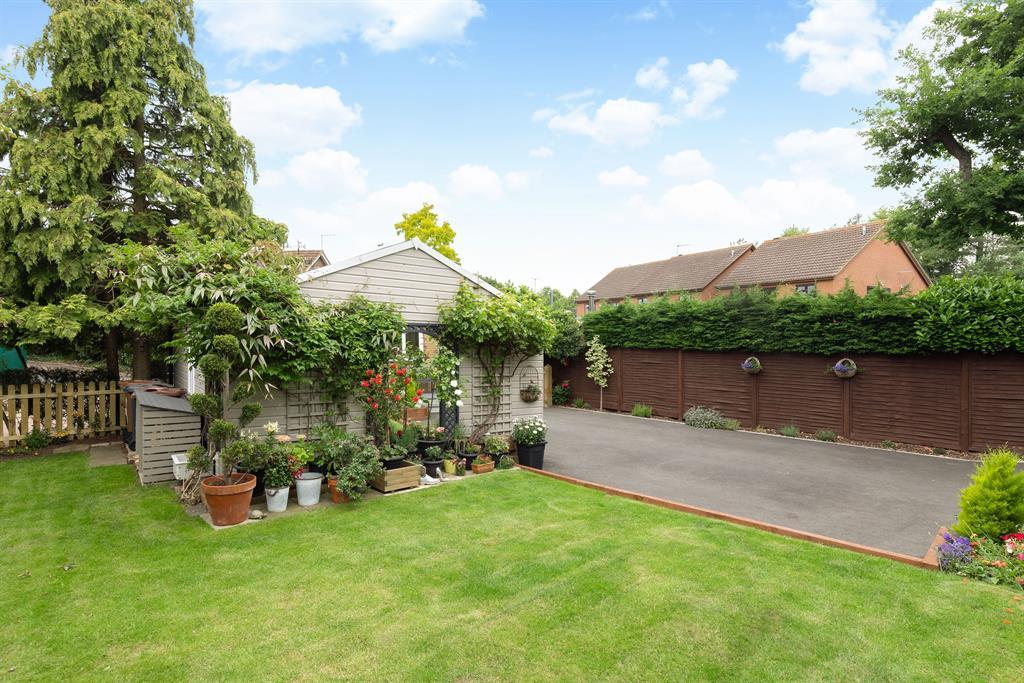 Julians Road, Stevenage Old Town, SG1 3EU 5 bed detached house £775,000