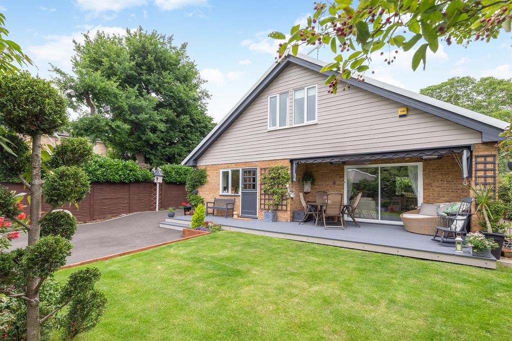 Julians Road, Stevenage Old Town, SG1 3EU 5 bed detached house £775,000