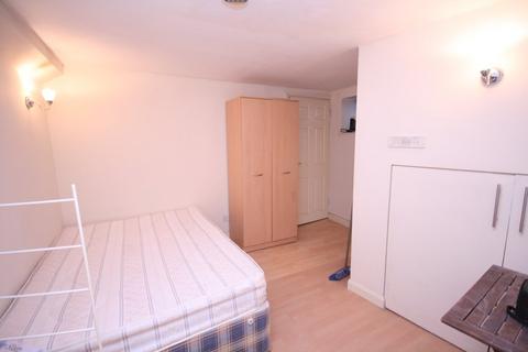 Studio to rent, Offord Road, Islington