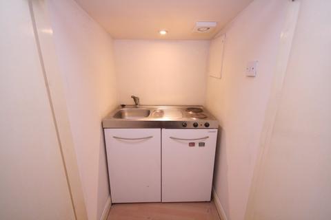 Studio to rent, Offord Road, Islington