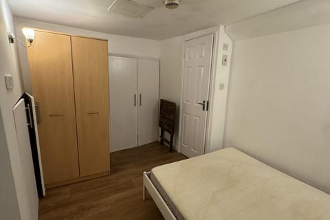 Studio to rent, Offord Road, Islington