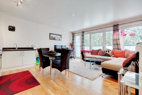 2 bedroom apartment to rent, Tower Bridge Road, London Bridge