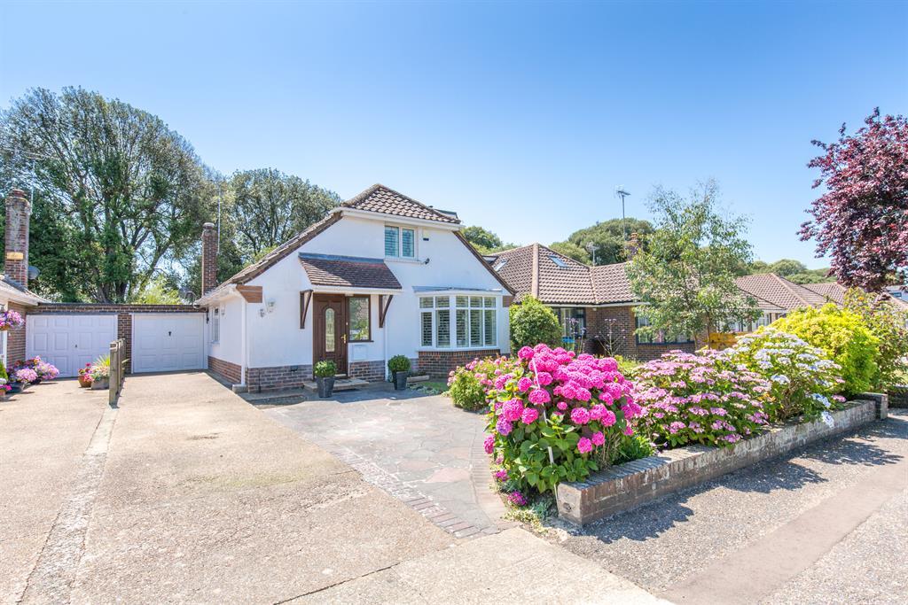 Midhurst Drive, Ferring, West Sussex, BN12 5BQ 2 bed chalet £510,000