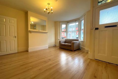 1 bedroom ground floor flat to rent, Roberts Road, High Wycombe HP13