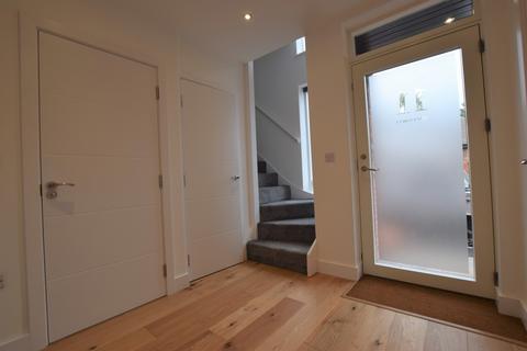 3 bedroom mews to rent, Loney Street, Macclesfield
