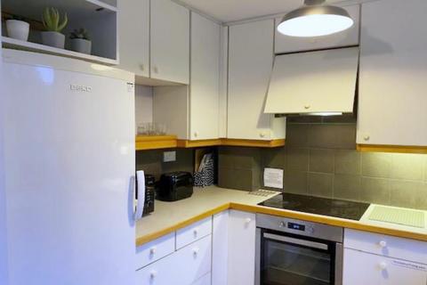 6 bedroom terraced house to rent, Winchester