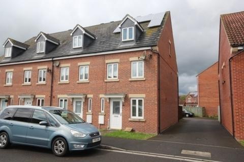 3 bedroom townhouse to rent, Countess Avenue, Bridgwater, TA6