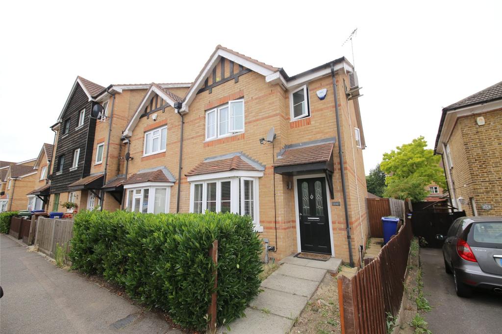 Victoria Road, StanfordLeHope, Essex, SS17 3 bed end of terrace house