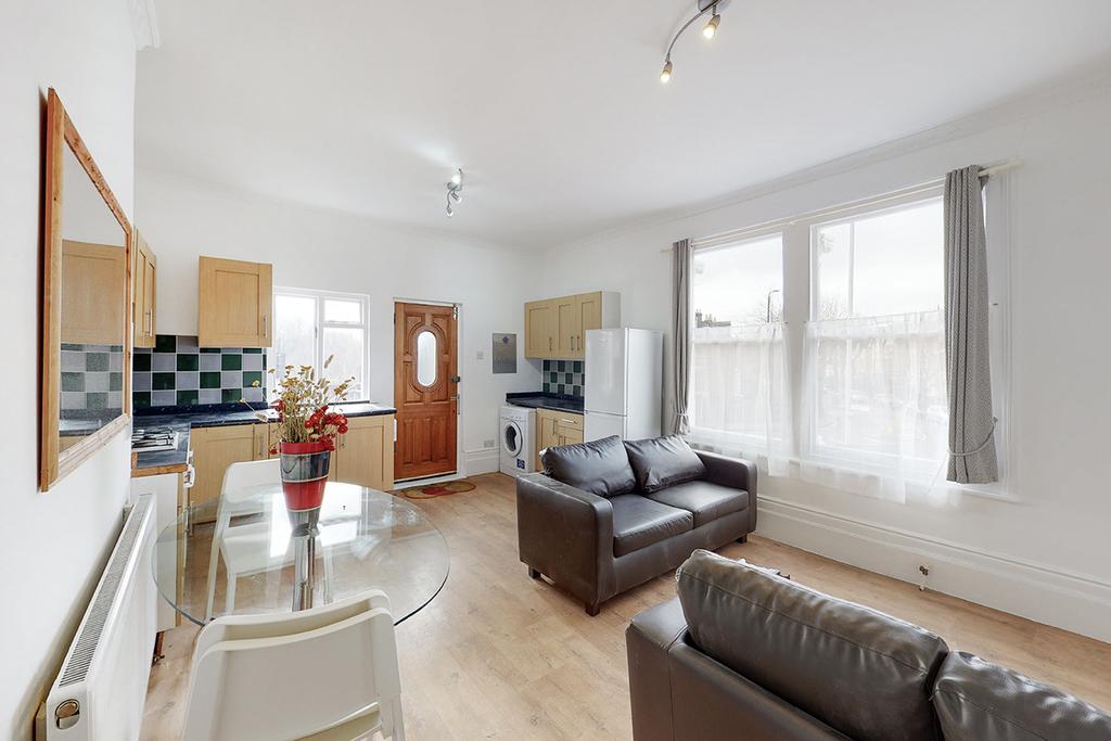 Oakfield Road, London, n4 4 bed flat £2,145 pcm (£495 pw)