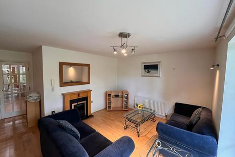 3 bedroom apartment to rent, Carisbrooke Road, Leeds, West Yorkshire, LS16