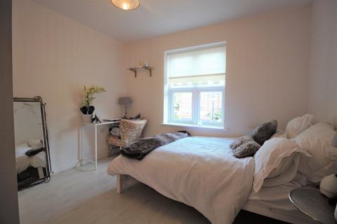 2 bedroom apartment to rent, 1 Colnhurst Road, Nascot