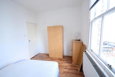 2 bedroom flat to rent, New Cross Road, SE14
