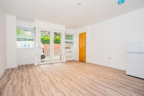 1 bed flats to rent in frimley, camberley | apartments & flats to