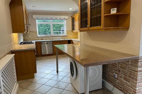 3 bedroom semi-detached house to rent, Howberry Close, Edgware