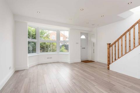 3 bedroom semi-detached house to rent, Albany Road, Hersham