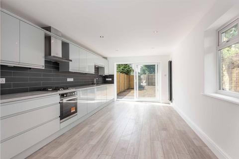 3 bedroom semi-detached house to rent, Albany Road, Hersham