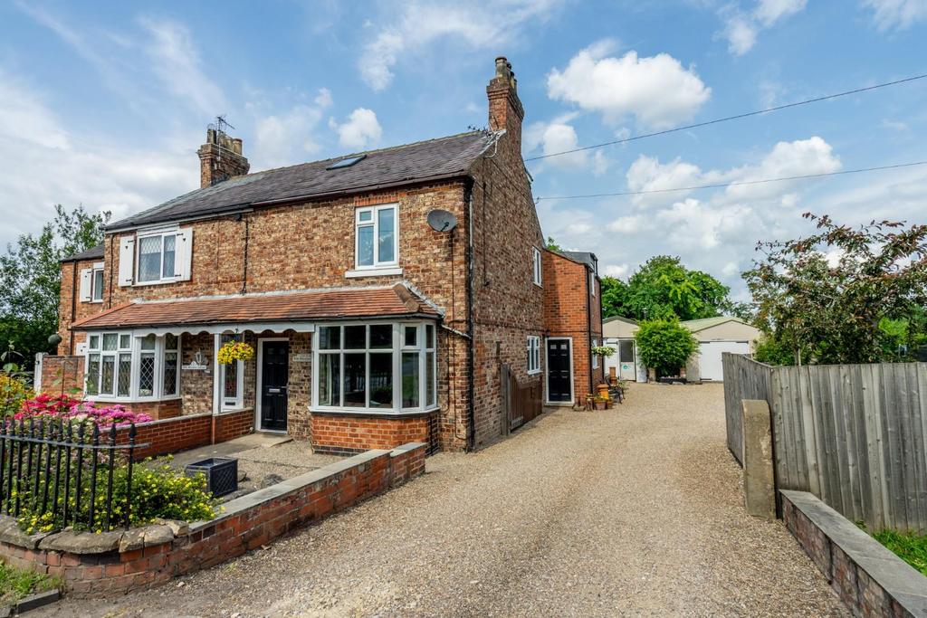 Fifth Milestone Cottages, Dunnington, York 4 bed semidetached house