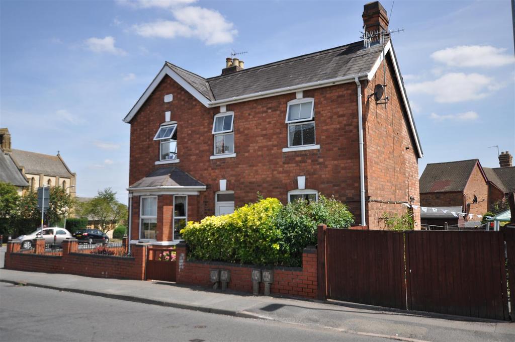 Newtown Road, Malvern 2 bed semidetached house £220,000