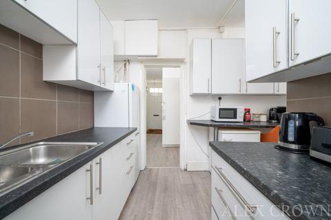 4 bedroom flat to rent, New Road, Whitechapel