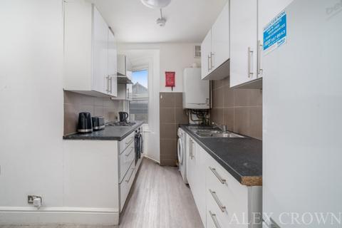 4 bedroom flat to rent, New Road, Whitechapel