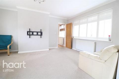 4 bedroom detached house to rent, Westbury Gardens, Luton