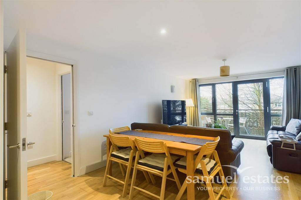 Apartment in Colliers Wood - View 4