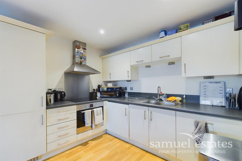 Apartment in Colliers Wood - View 5