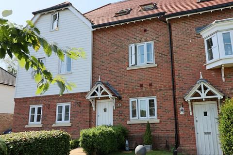 4 bedroom terraced house to rent, Watson Way, CROWBOROUGH