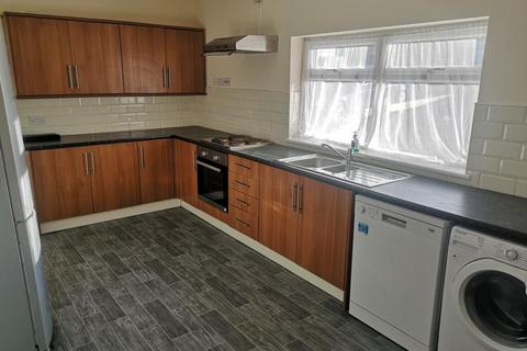 3 bedroom detached bungalow to rent, Wokingham Road,  Earley,  Reading,  RG6