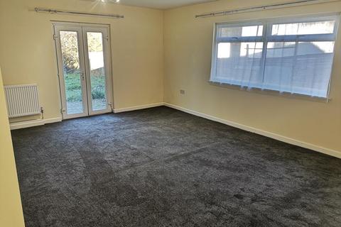 3 bedroom detached bungalow to rent, Wokingham Road,  Earley,  Reading,  RG6