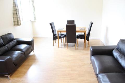 2 bedroom flat to rent, Maberly Street, Flat D, Top Floor Right, AB25