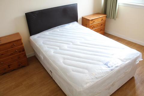 2 bedroom flat to rent, Maberly Street, Flat D, Top Floor Right, AB25