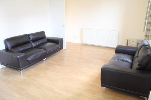 2 bedroom flat to rent, Maberly Street, Flat D, Top Floor Right, AB25