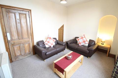 2 bedroom flat to rent, Hardgate, Top Left,