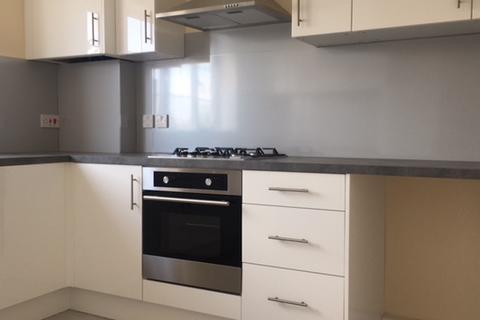 3 bedroom flat to rent, Waverley Road, Slough, SL1