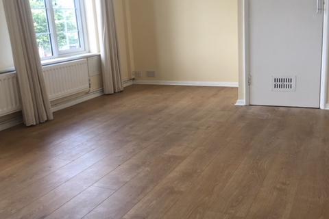 3 bedroom flat to rent, Waverley Road, Slough, SL1