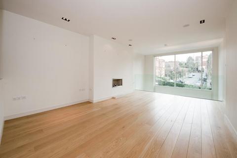 4 bedroom terraced house to rent, Oak Hill Park, Hampstead, NW3