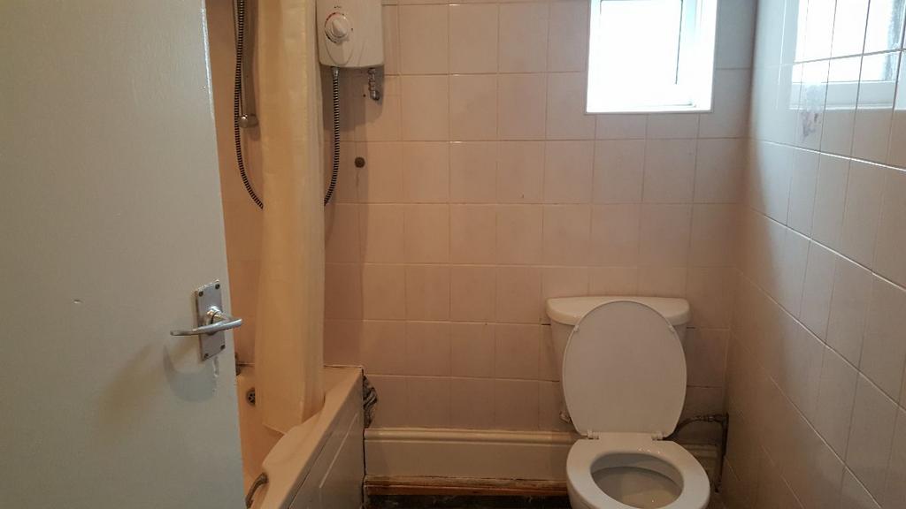 Self contained flat 8 Bathroom