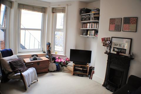 2 bedroom flat to rent, Floyd Road, London