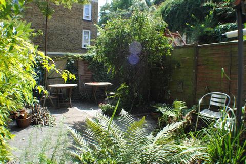 2 bedroom flat to rent, Floyd Road, London