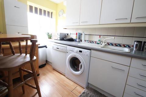 1 bedroom flat to rent, Alexander House, Woking, GU22 7AA