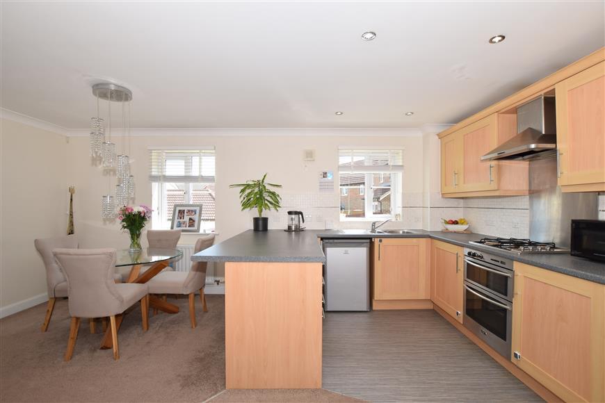 Running Foxes Lane, Ashford, Kent 2 bed ground floor flat £170,000
