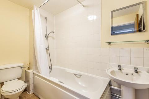 2 bedroom apartment to rent, Sinclair Gate,  Stone,  HP17