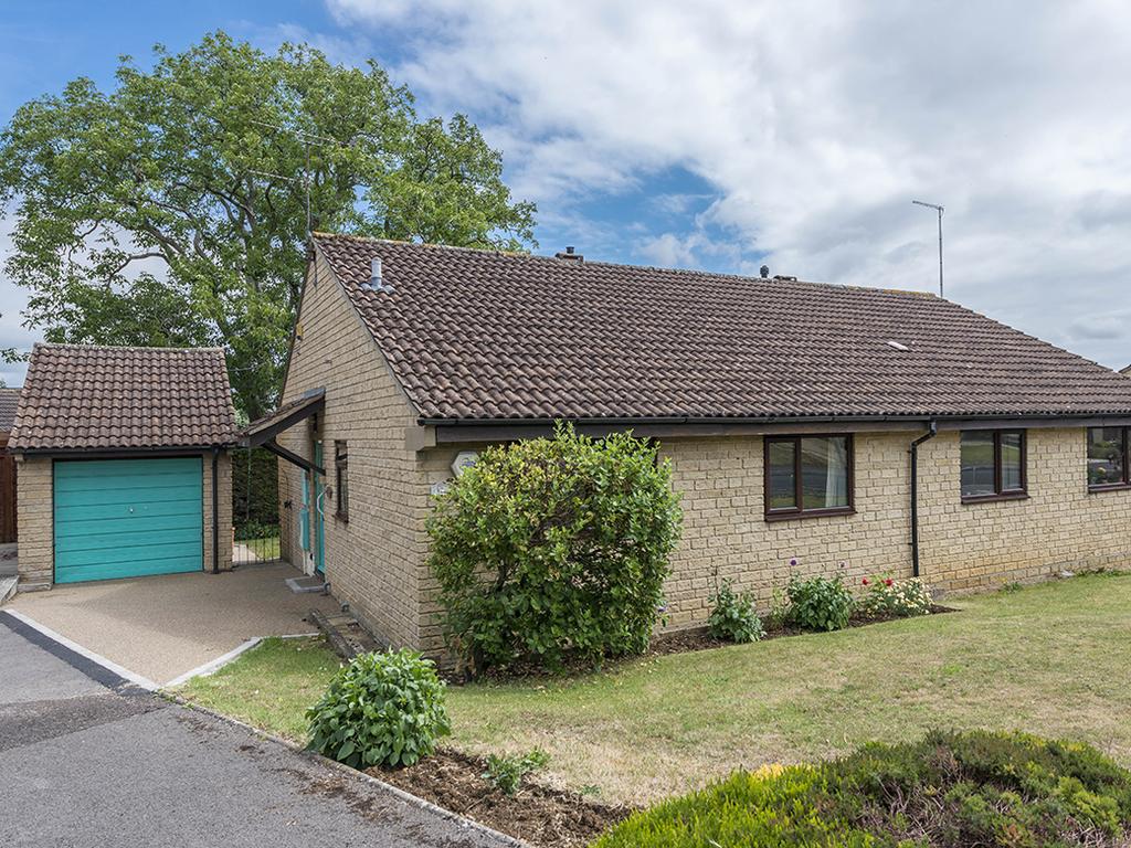 Redwing Road, Milborne Port, SHERBORNE, Dorset, DT9 2 bed bungalow £