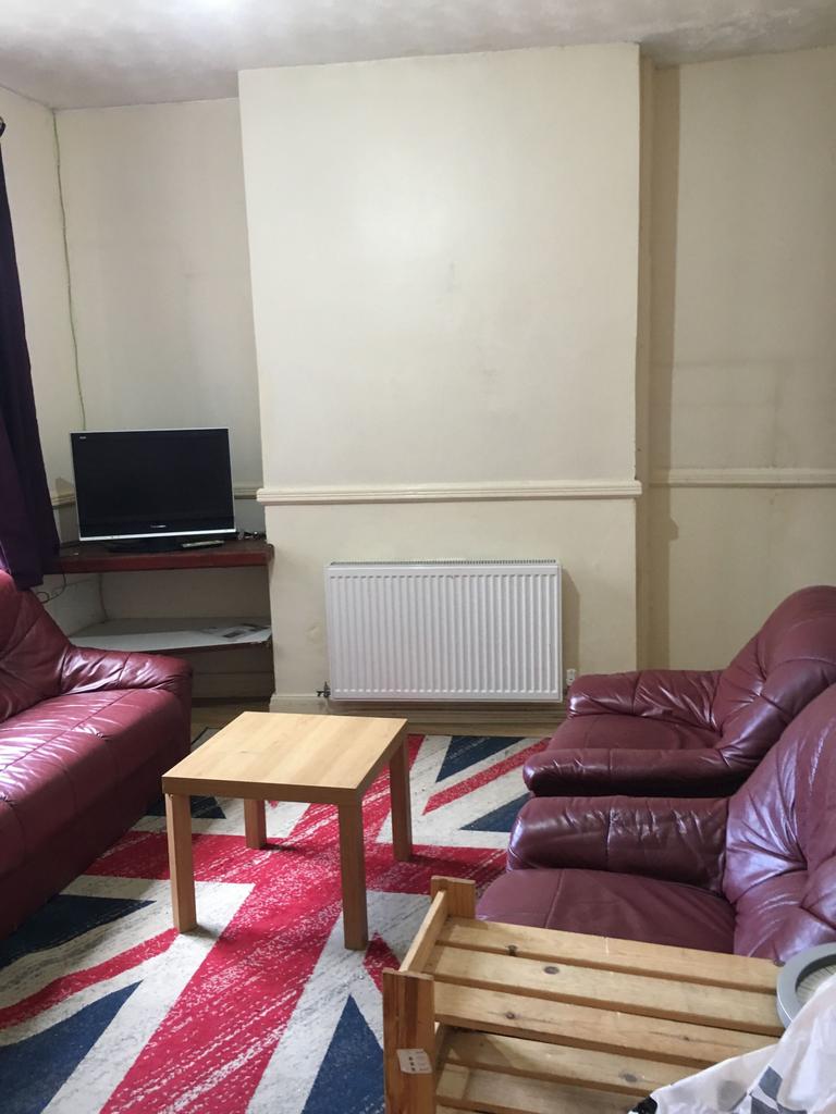 Frodsham Street, Manchester, M14 3 bed end of terrace house to rent £