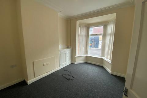 2 bedroom terraced house to rent, West Street, Crewe