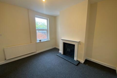 2 bedroom terraced house to rent, West Street, Crewe