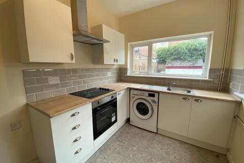 2 bedroom terraced house to rent, West Street, Crewe