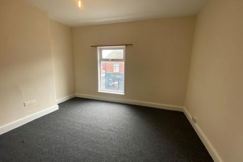 2 bedroom terraced house to rent, West Street, Crewe