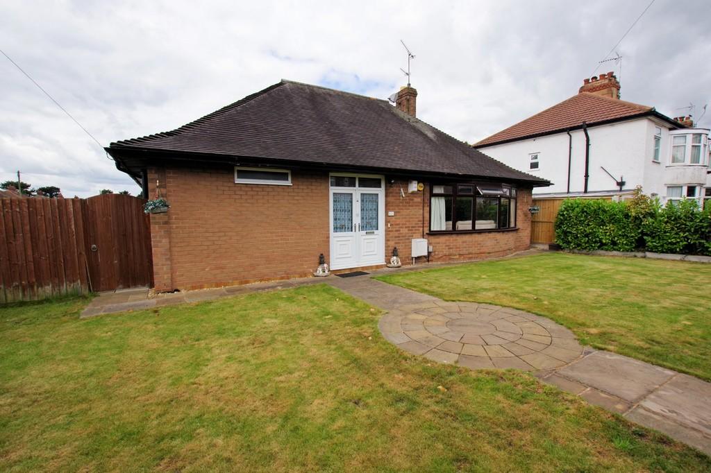 First Avenue, Stafford 3 bed detached bungalow £235,000